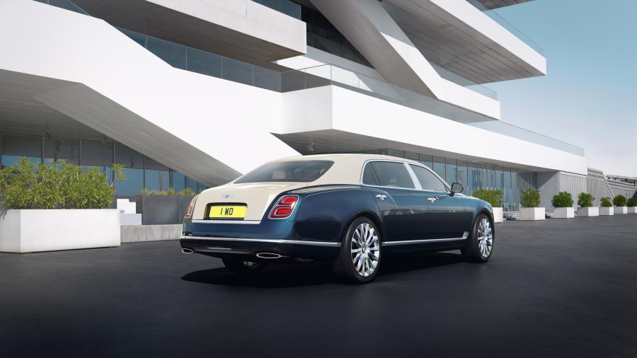  Bentley Mulsanne Hallmark Silver Series by Mulliner 2017 года  (фото 2 из 4)